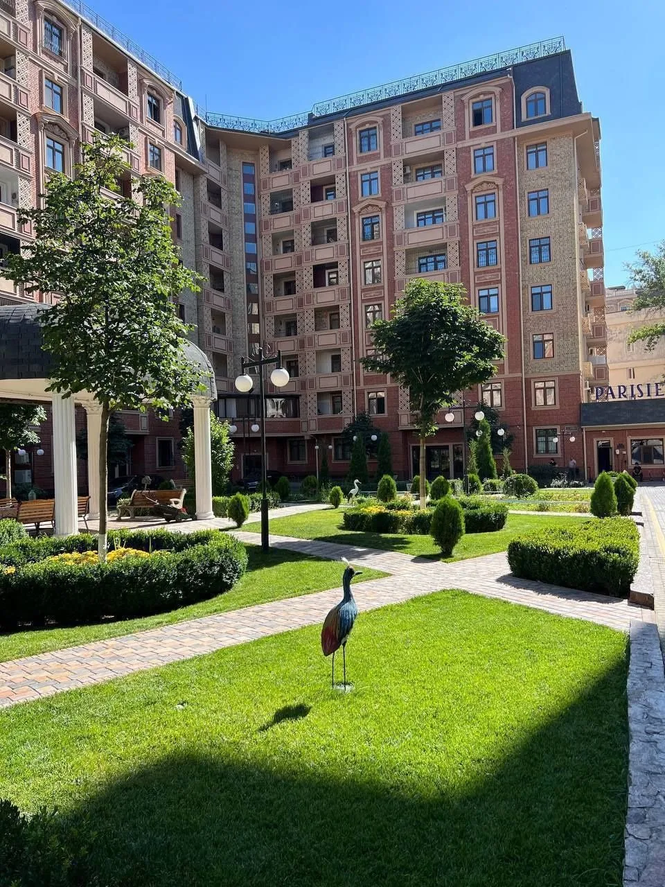220 м², 4-комн. квартира, 1/8
