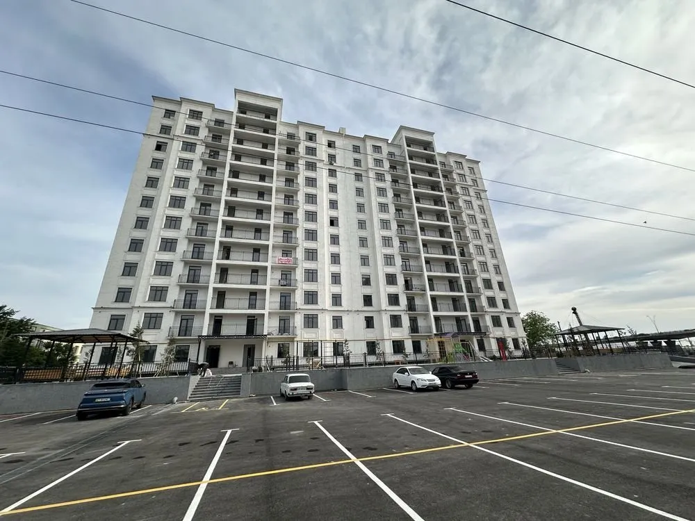 180 м², 4-комн. квартира, 1/13