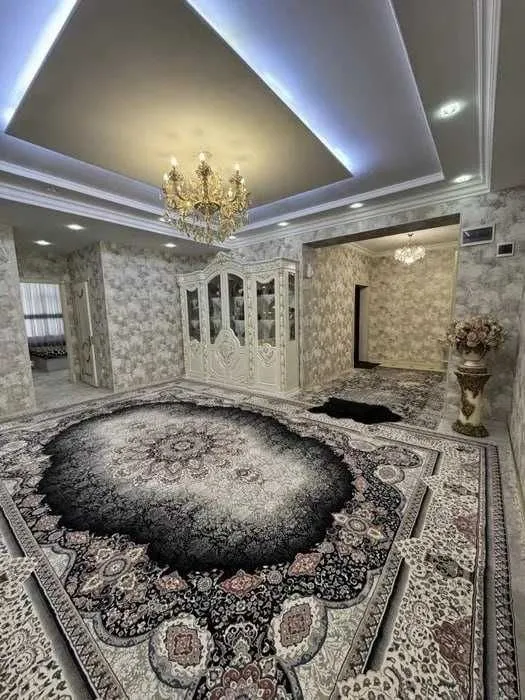 150 м², 4-комн. квартира, 3/8