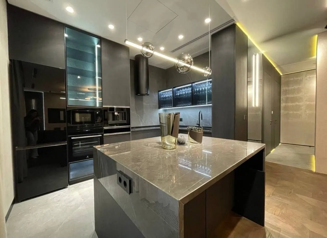 323 м², 5-комн. квартира, 11/12