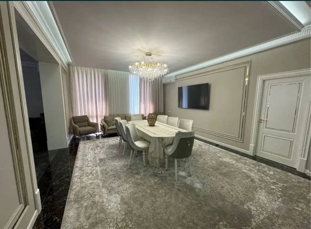 230 м², 5-комн. квартира, 9/10