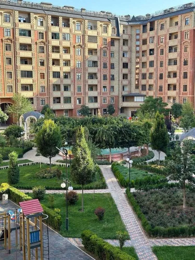 244 м², многокомнатная квартира, 8/9