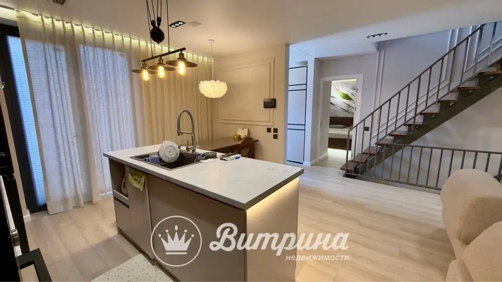 200 м², 5-комн. квартира, 1/2