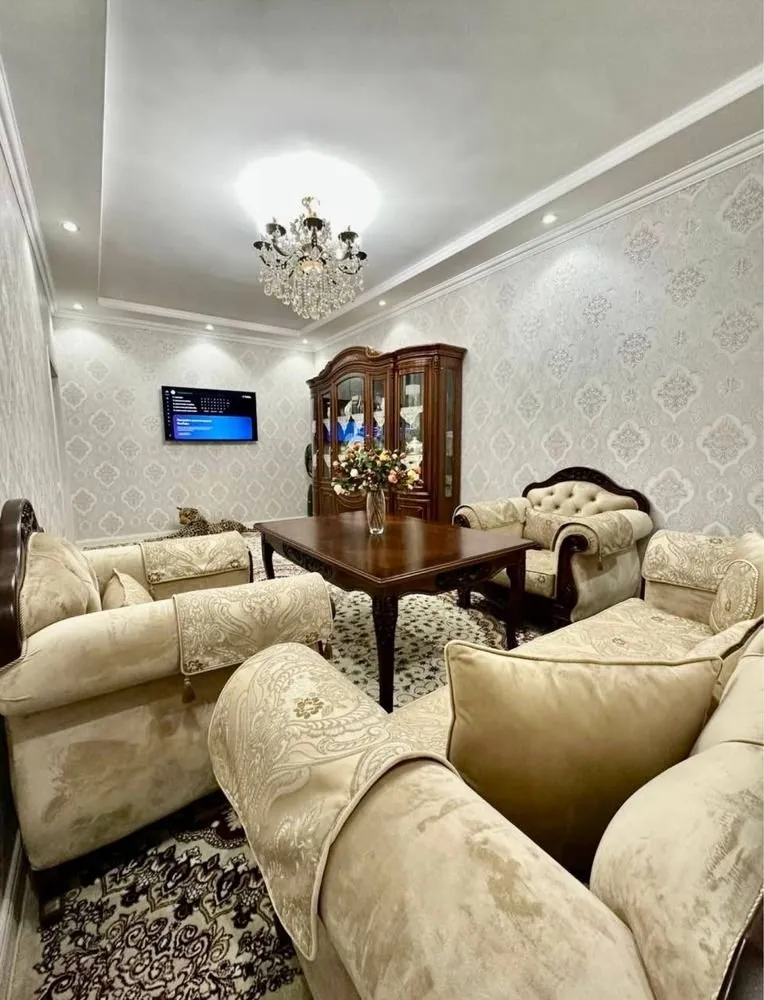 100 м², 3-комн. квартира, 4/8