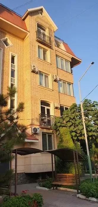 200 m², ko'p xonali kvartira, 4/5