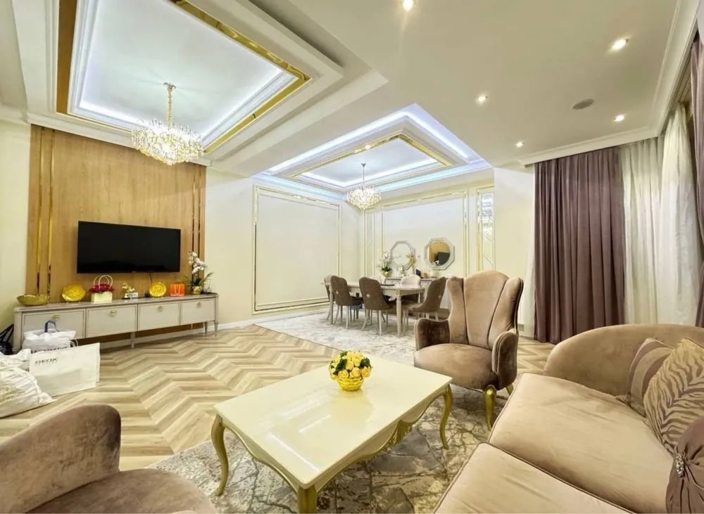 140 м², 4-комн. квартира, 1/8
