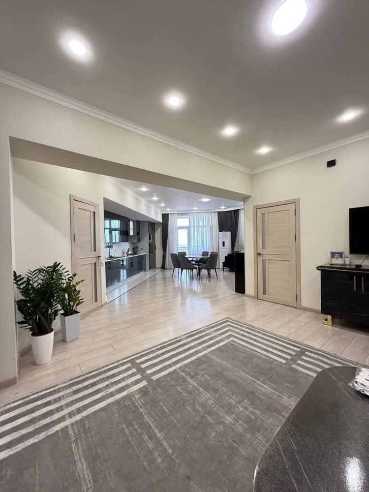 160 м², 5-комн. квартира, 8/9