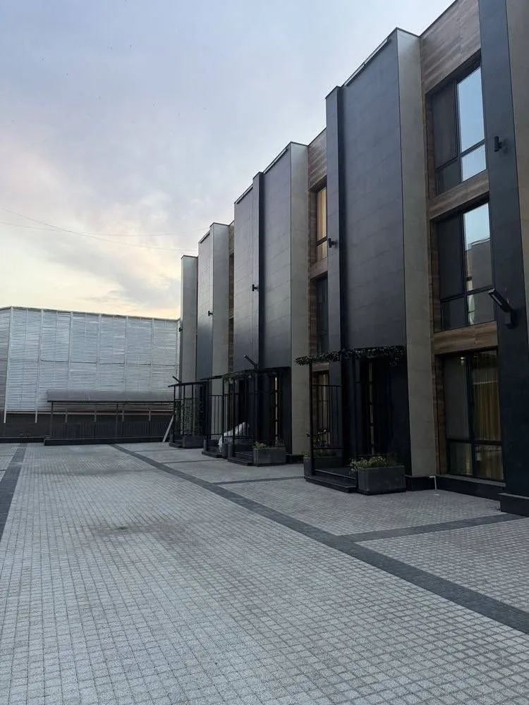 237 м², 5-комн. квартира, 3/1