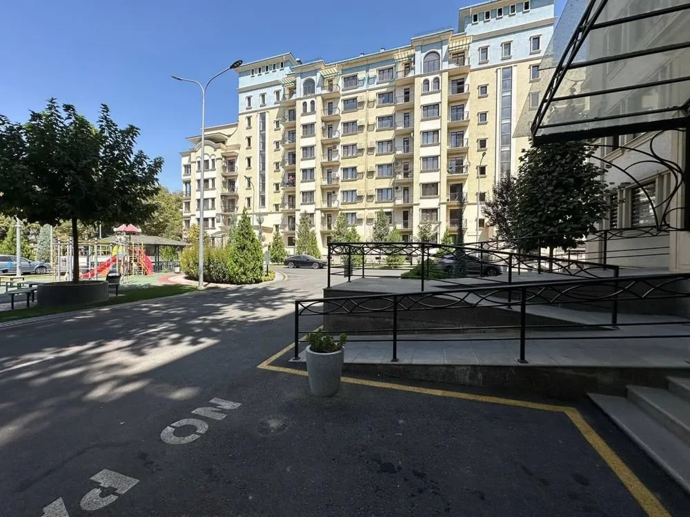 100 м², 3-комн. квартира, 1/8