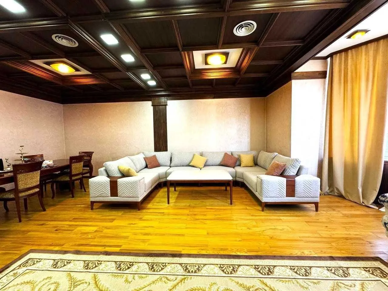220 м², 4-комн. квартира, 3/6