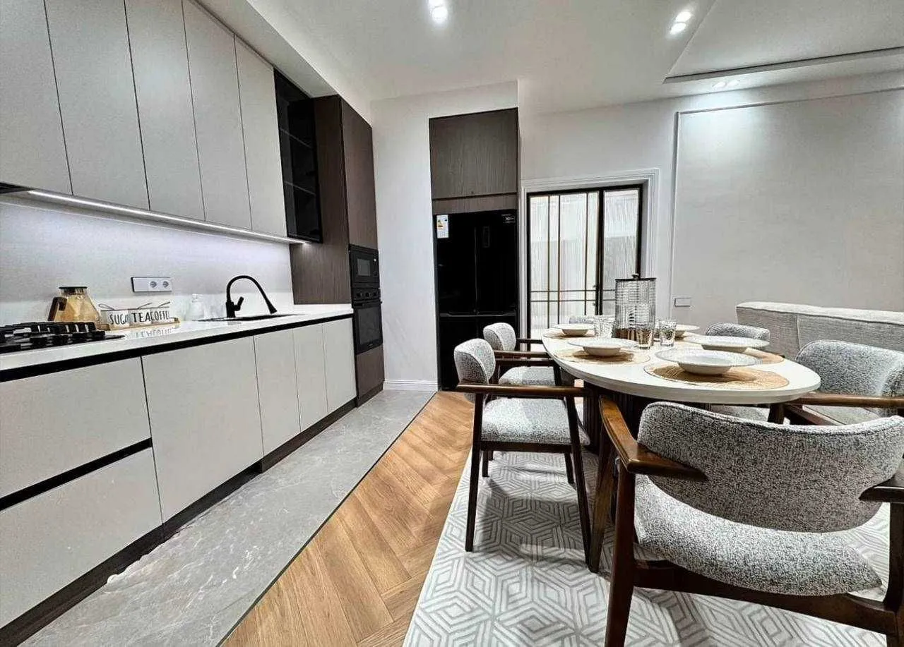 179 м², 5-комн. квартира, 8/9