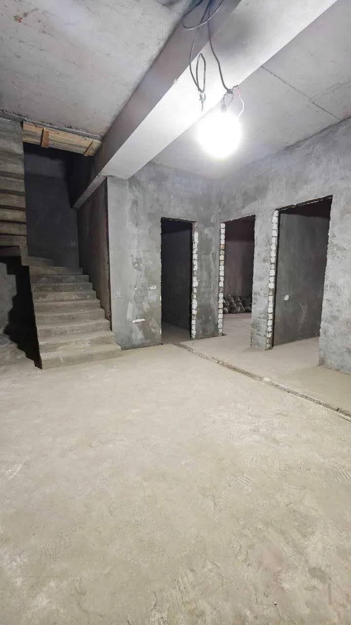 244 м², многокомнатная квартира, 9/10