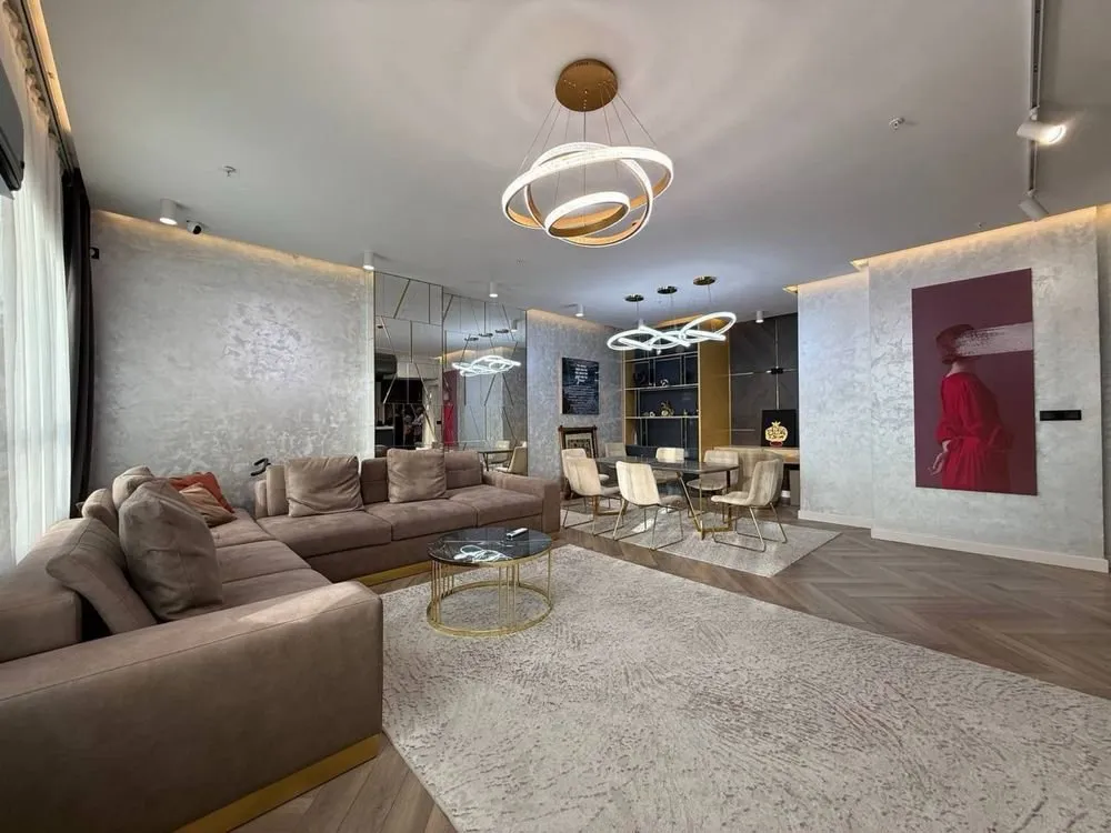 100 м², 2-комн. квартира, 19/25