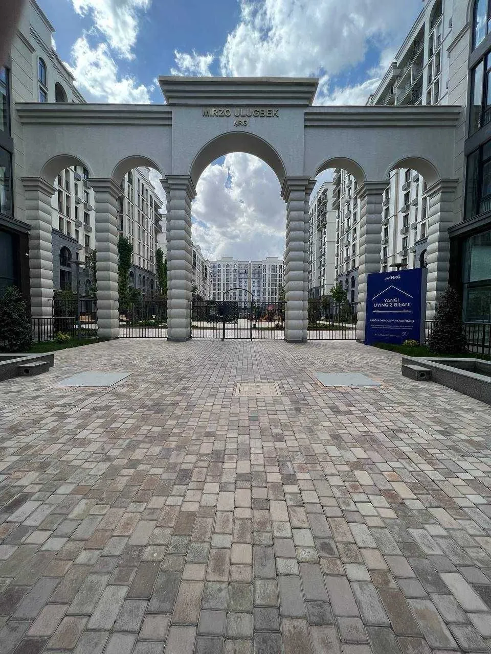 182 m², 5-xonali kvartira, 1/9