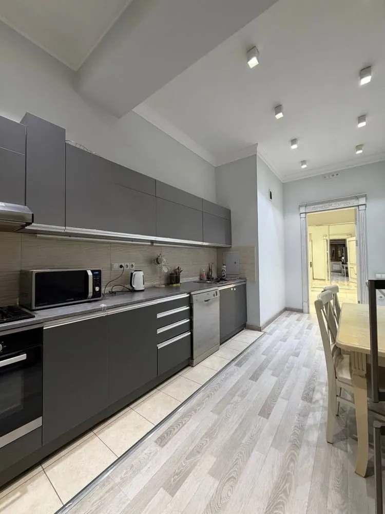 100 м², 3-комн. квартира, 4/10