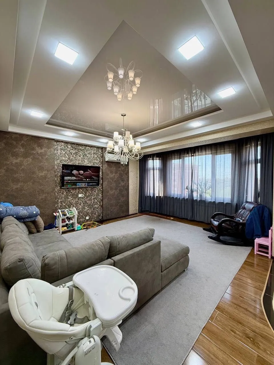 100 м², 4-комн. квартира, 8/9