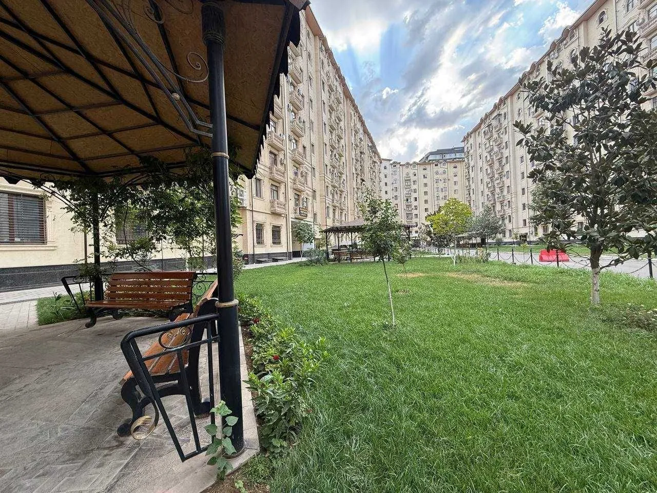 101 m², 4-xonali kvartira, 4/10