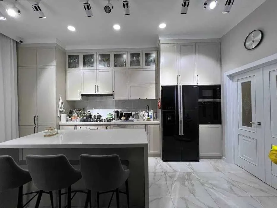 184 м², 5-комн. квартира, 1/9