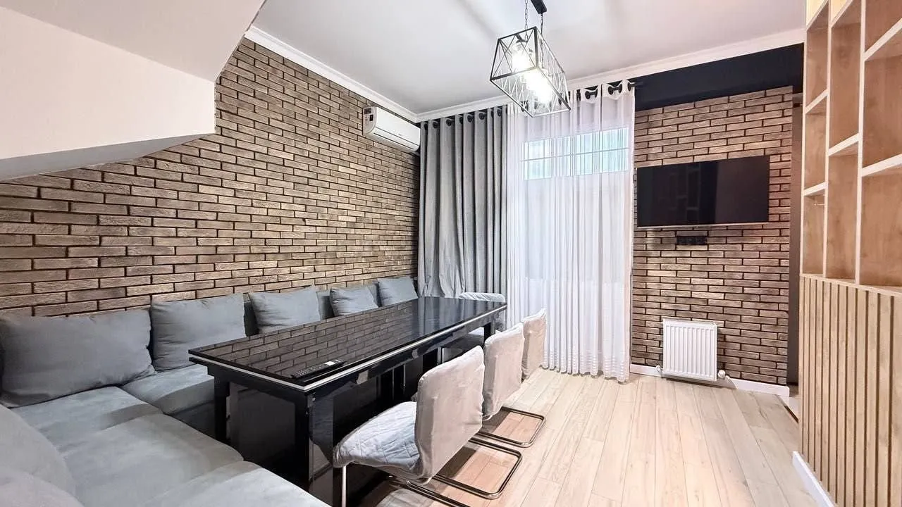 140 м², многокомнатная квартира, 8/9