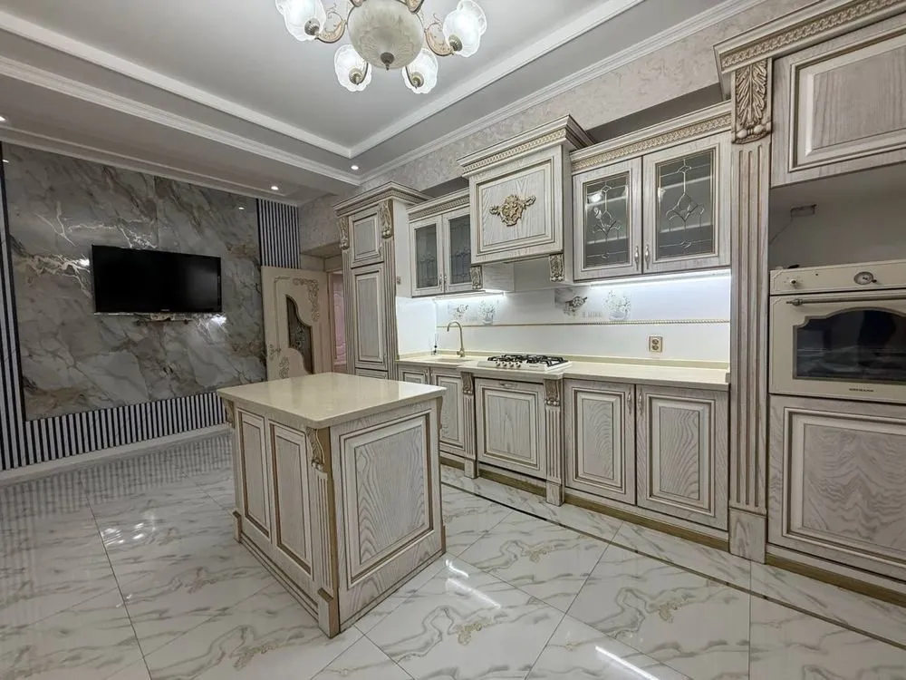 135 м², 4-комн. квартира, 1/6