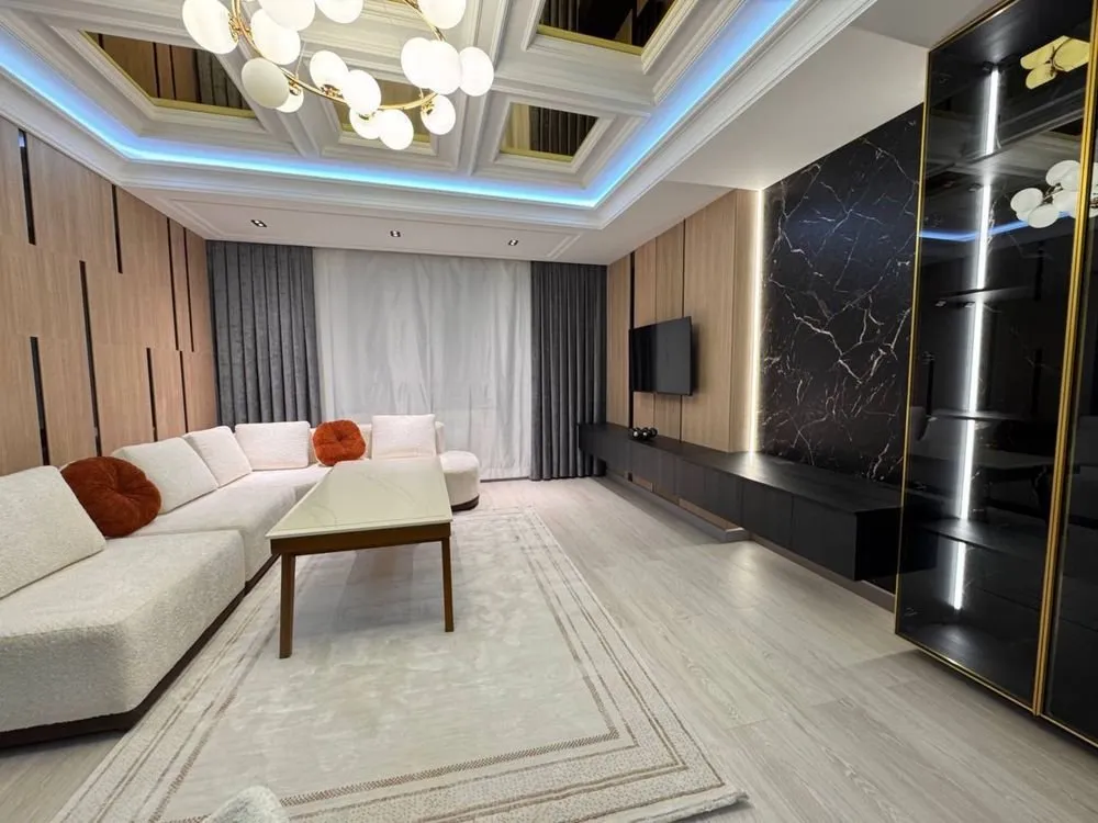 100 м², 3-комн. квартира, 8/10