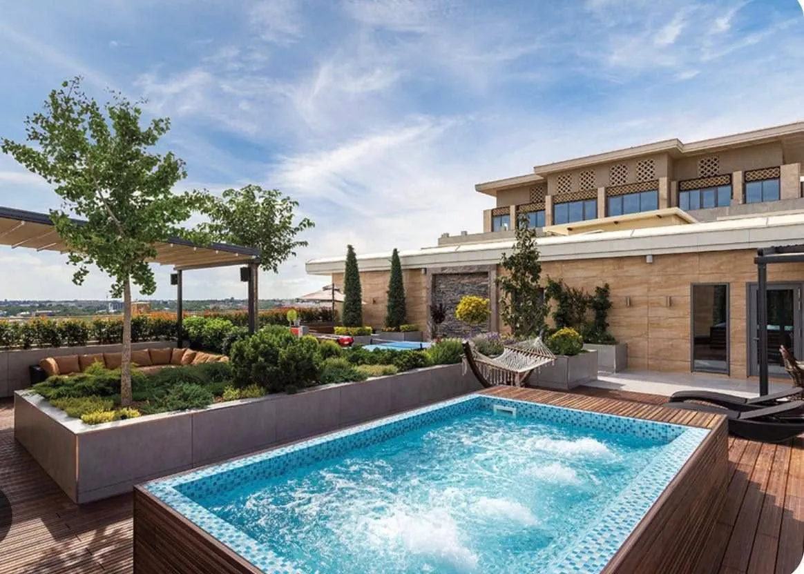 358 м², 5-комн. квартира, 9/10