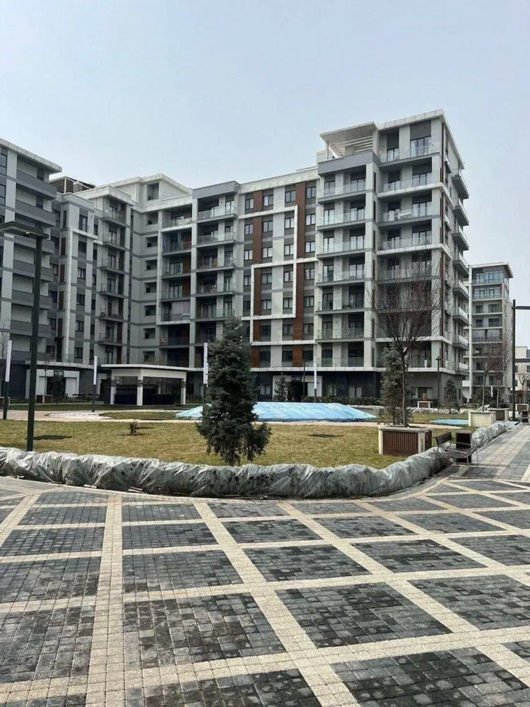 230 м², 5-комн. квартира, 8/9