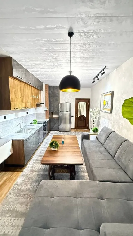 100 м², 3-комн. квартира, 1/10
