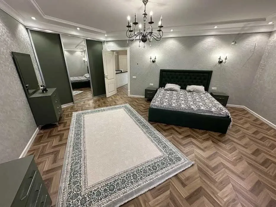 220 м², многокомнатная квартира, 9/10