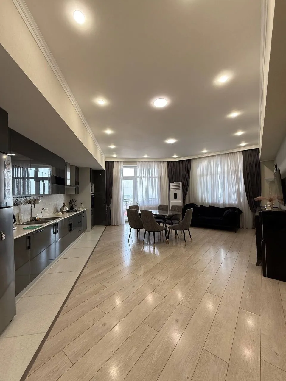160 м², 5-комн. квартира, 8/9