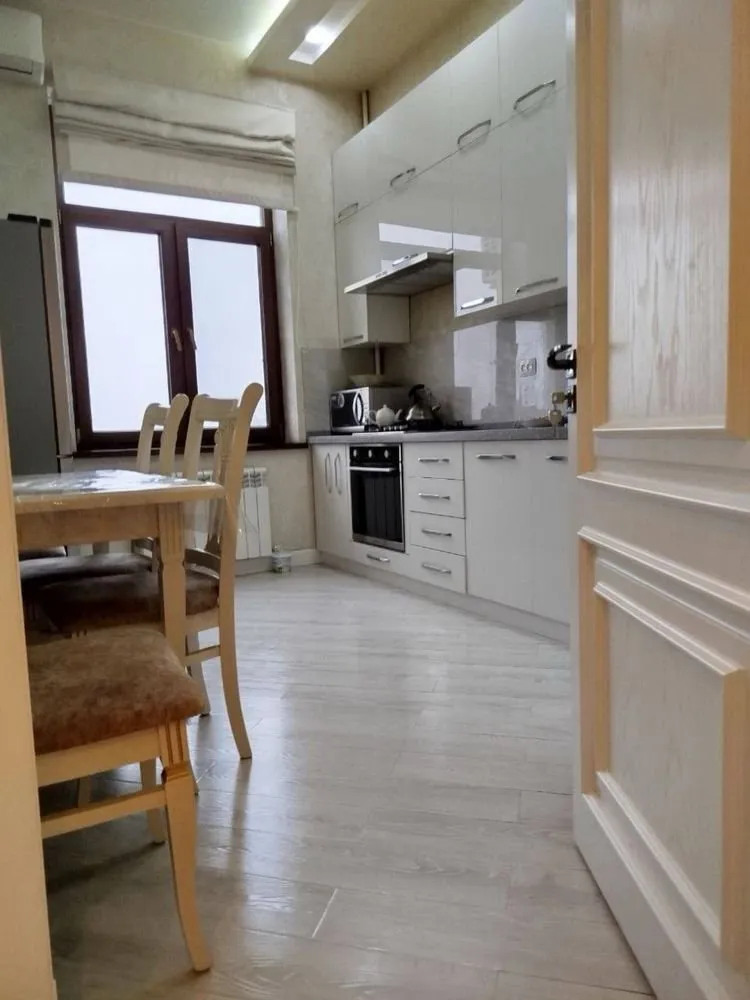 180 m², 4-xonali kvartira, 3/8