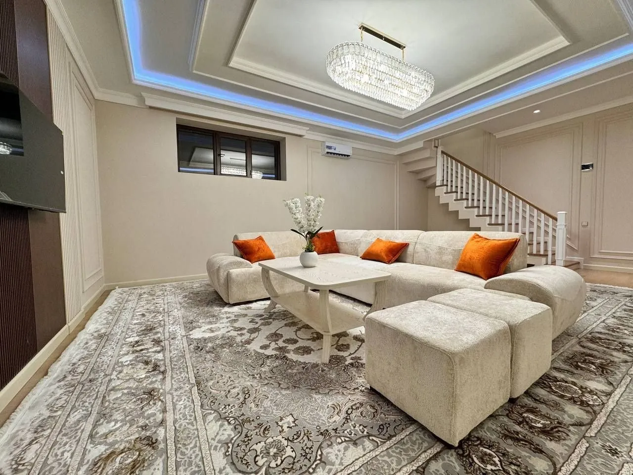 135 м², 5-комн. квартира, 1/8