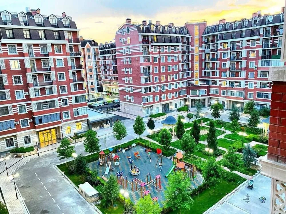 175 м², 4-комн. квартира, 2/8