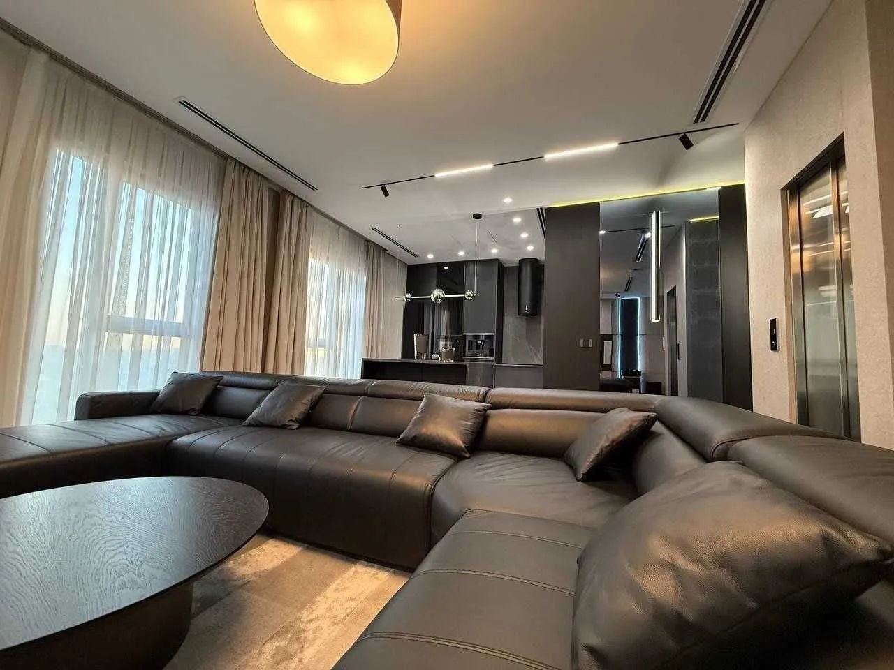 300 м², 4-комн. квартира, 9/10