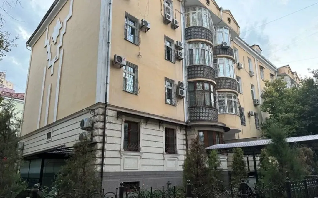 160 м², 4-комн. квартира, 2/4