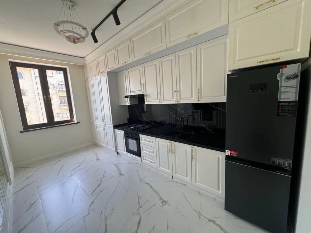 100 м², 3-комн. квартира, 8/10