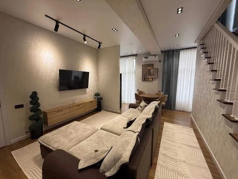 100 м², 2-комн. квартира, 11/12