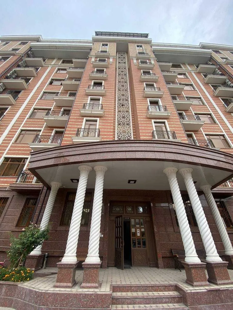 130 м², 3-комн. квартира, 8/9