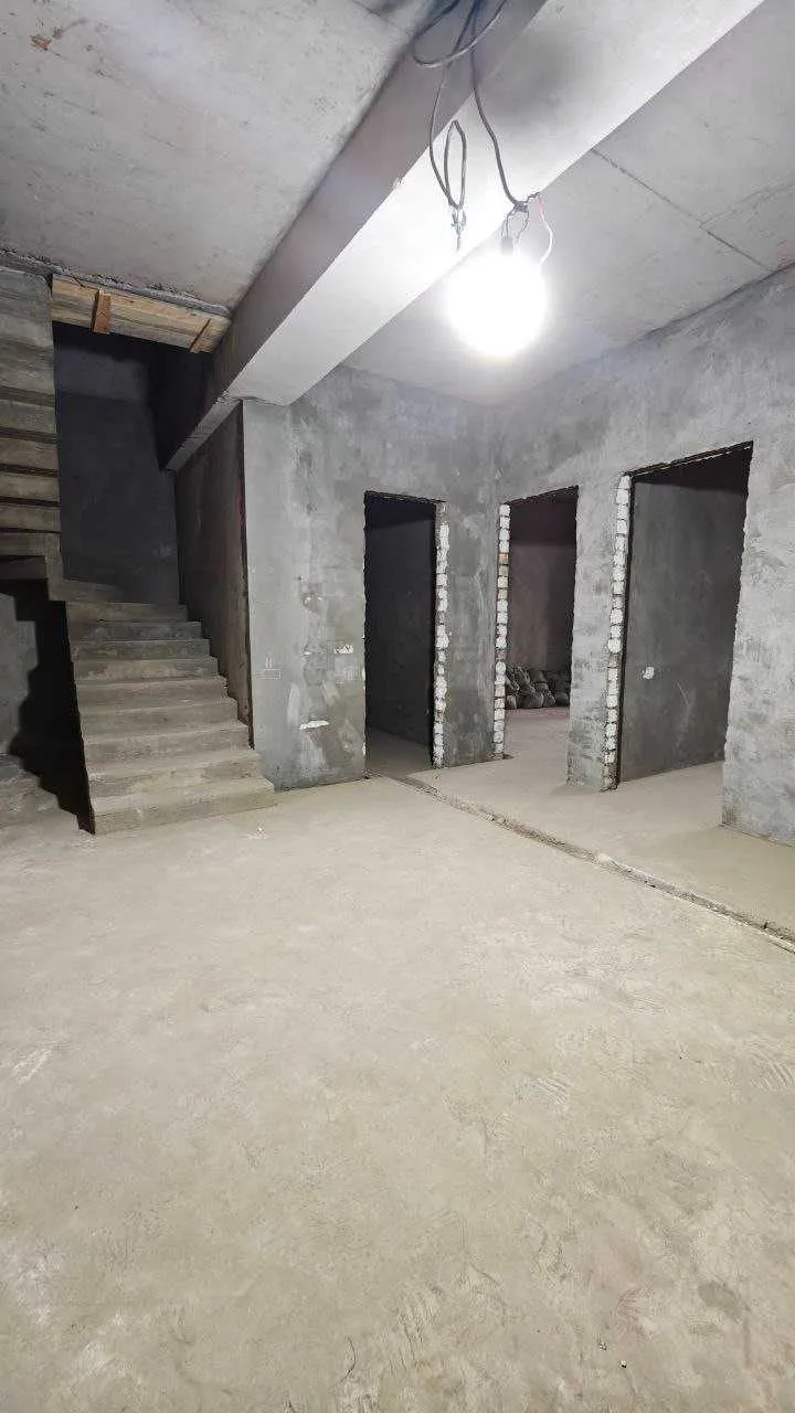 244 m², ko'p xonali kvartira, 9/10