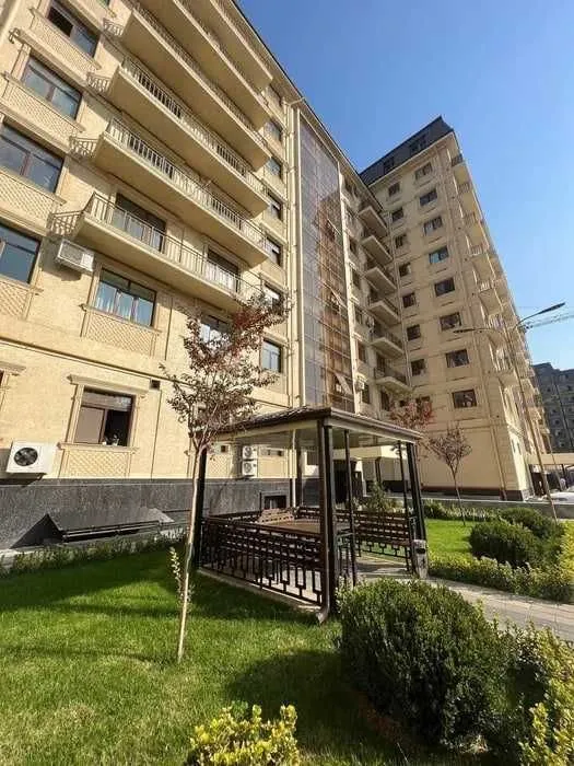 235 м², 4-комн. квартира, 2/9
