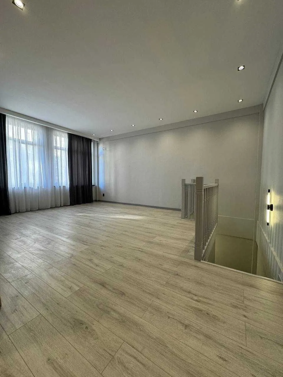 100 м², 3-комн. квартира, 1/10