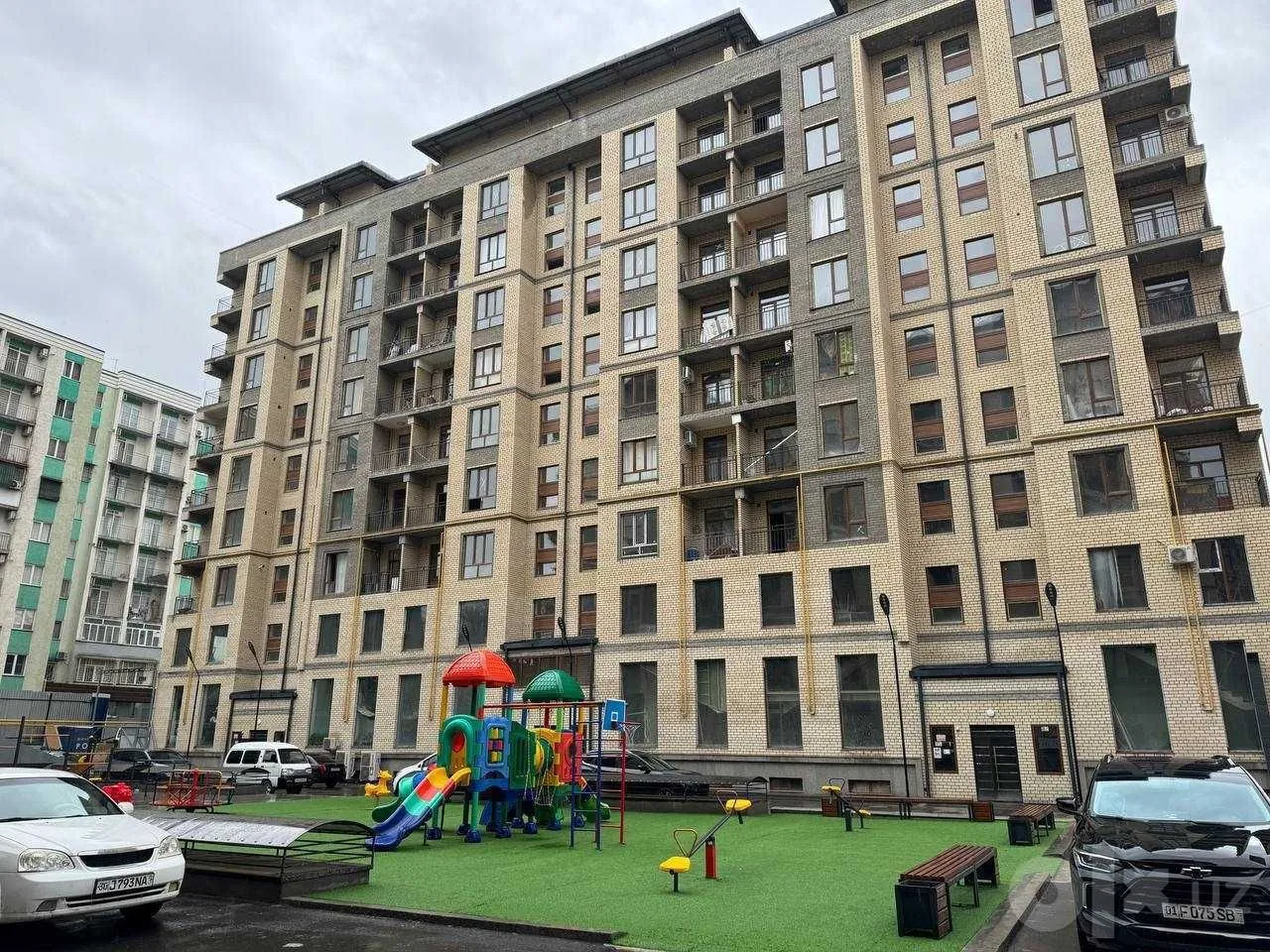 100 м², 4-комн. квартира, 1/10