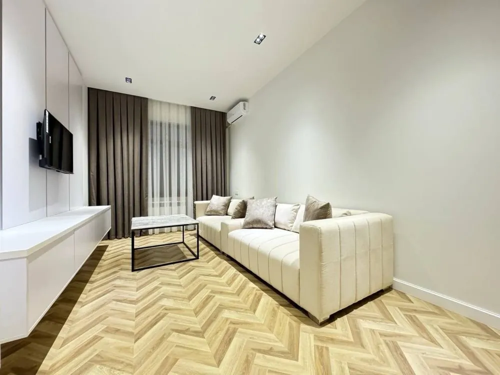 80 м², 2-комн. квартира, 7/7