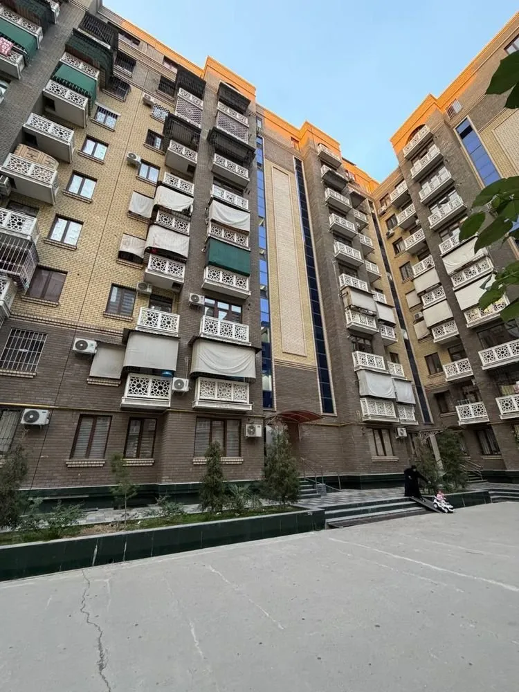130 m², 4-xonali kvartira, 1/10