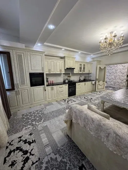 140 м², 5-комн. квартира, 3/8