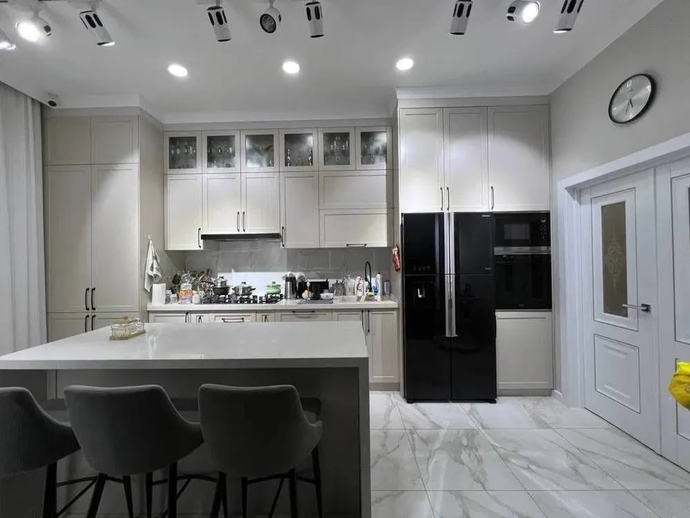 185 м², 5-комн. квартира, 1/9