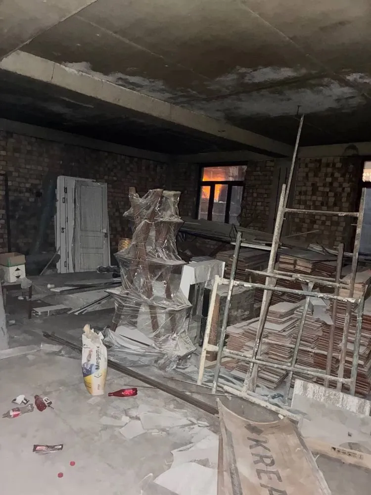 208 м², многокомнатная квартира, 1/10