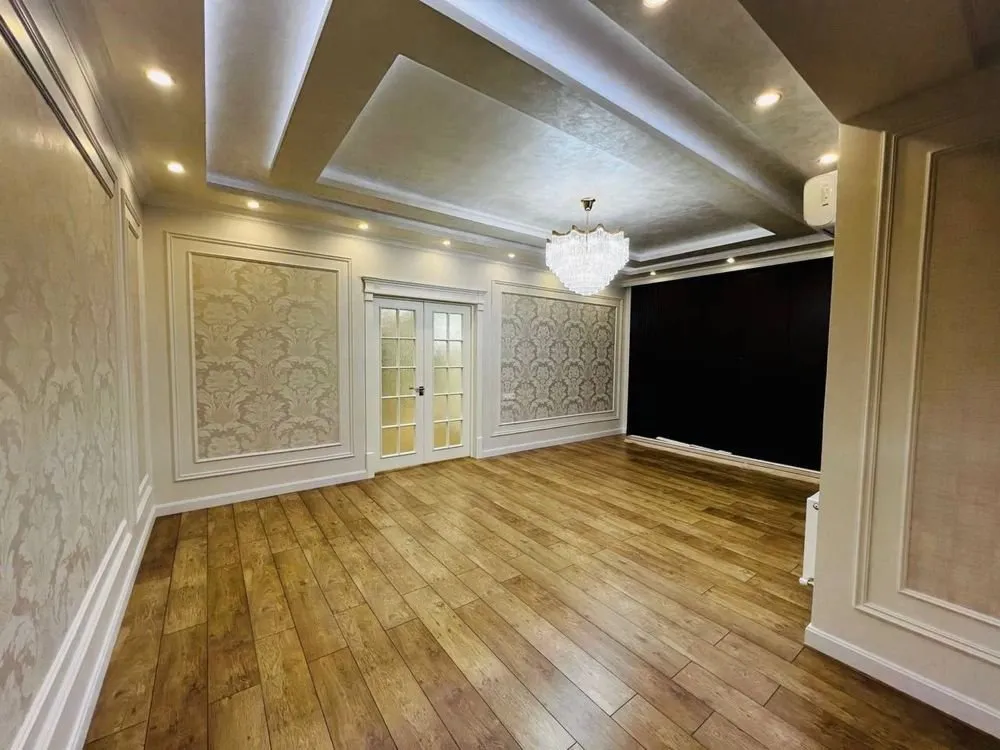 160 м², 5-комн. квартира, 8/9