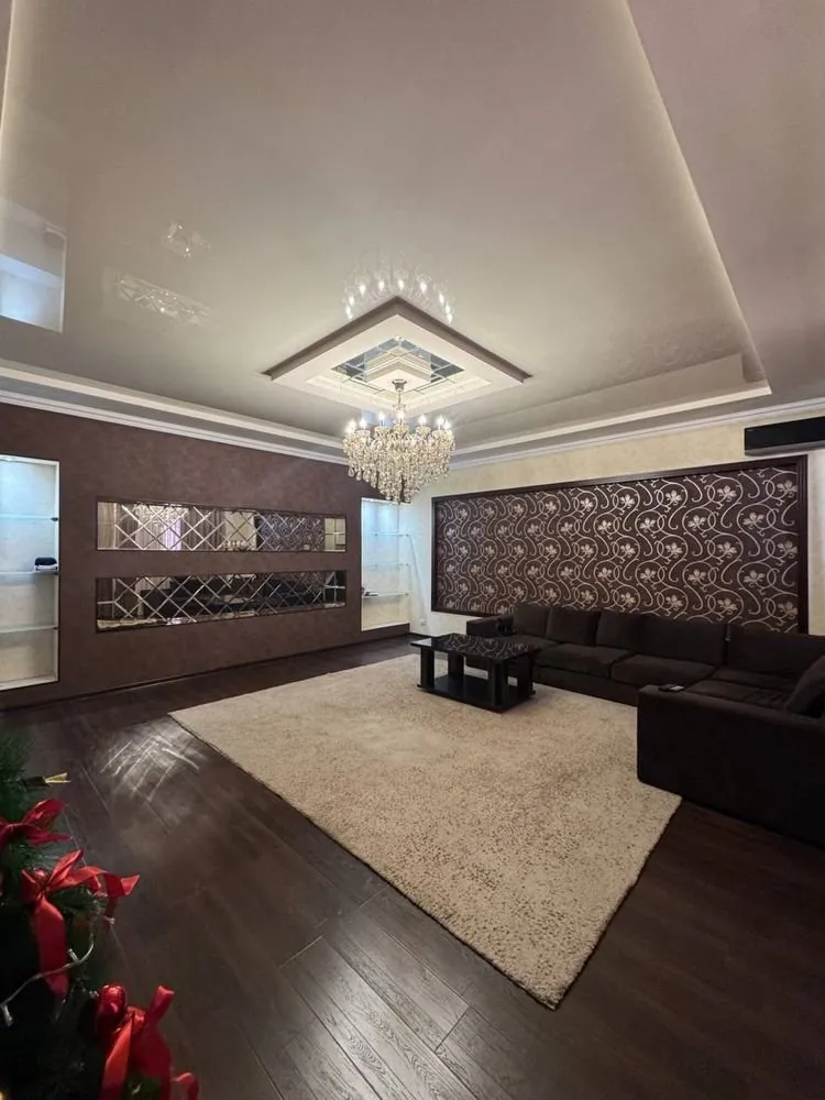 213 м², 4-комн. квартира, 8/8