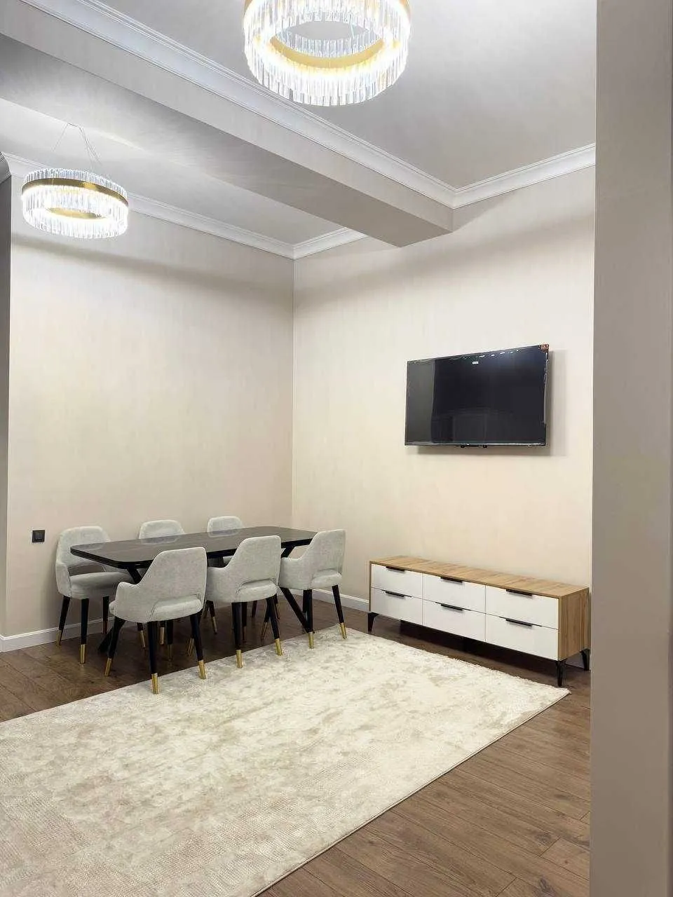90 м², 3-комн. квартира, 1/8